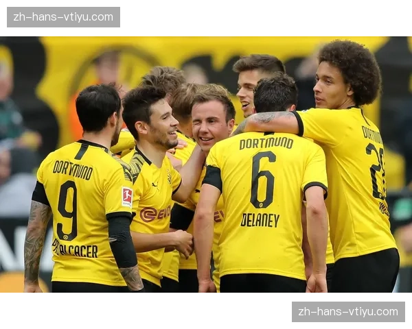 多特蒙德边翼卫冲刺战术 雷尔森快速插上传中制造闪电进球